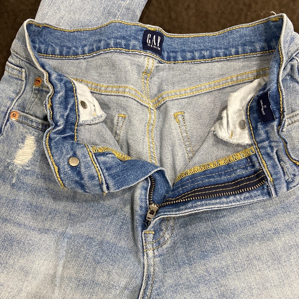 Gap Girlfriend Jeans Women’s Size 26 Washed Blue Denim Distressed - Picture 6 of 8